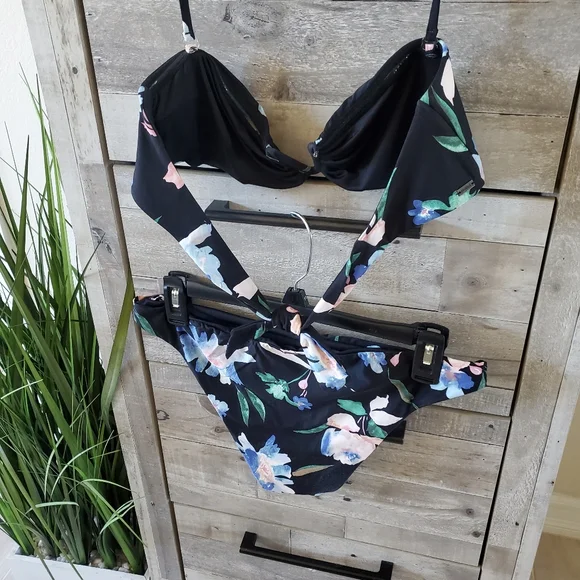 ***O'NEILL STRAPLESS BIKINI SET*** - Picture 2 of 2